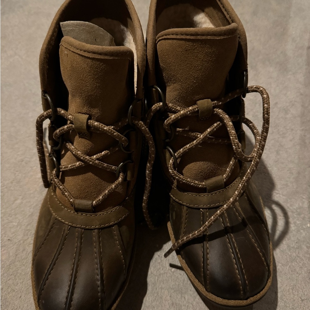 UGG Greta boots size 8 new in box